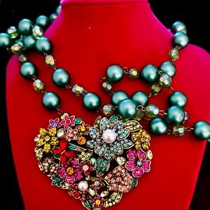 This is 🔥! Necklace is synthetic pearls and Czech uranium beads. Vintage